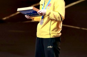 开云APP-反败为胜首场状态出色，DWG观众沸腾！，阿扎伦卡重返赛场观众掌声雷动(许秀失败总是贯穿人生原文)